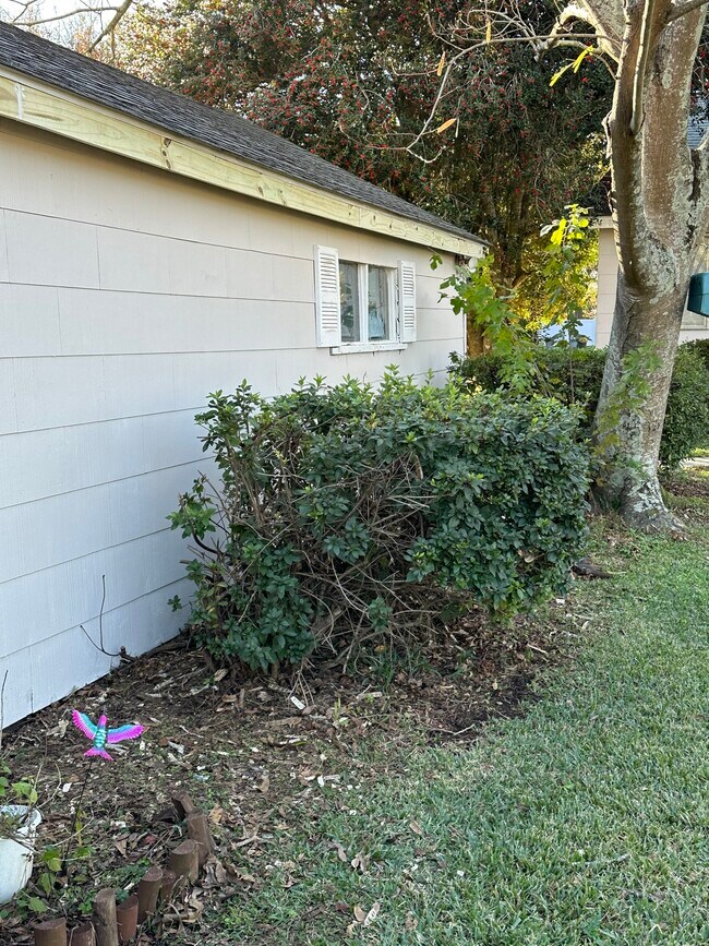 Building Photo - 1601 S 41st St