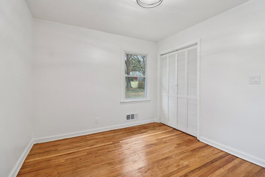 Building Photo - 3159 Bobolink Dr