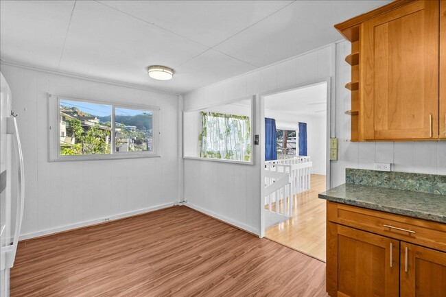 Building Photo - Lovely Moanalua Valley home with spacious ...