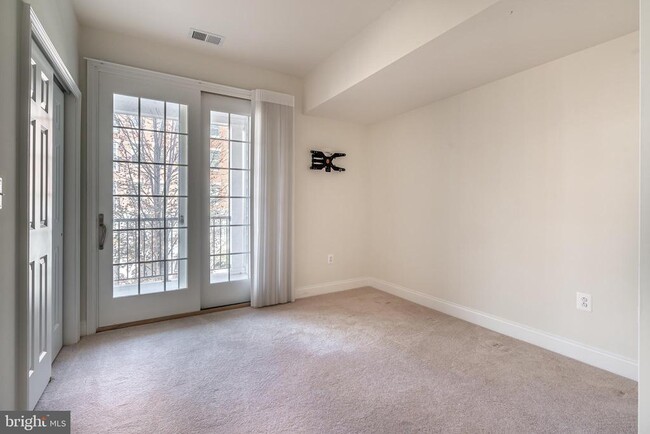 Building Photo - 705 Captains Way