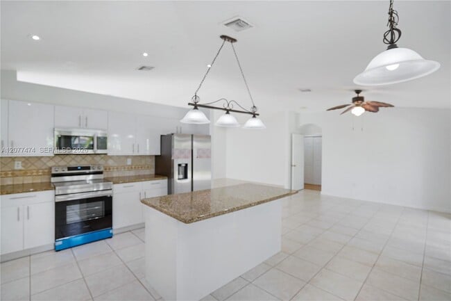 Building Photo - 13950 SW 155th Ct