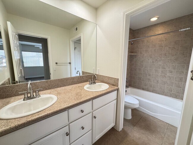 Building Photo - Stunning 5Bd/3.5Ba Home in Laguna Hills with a Pool and Elevator!