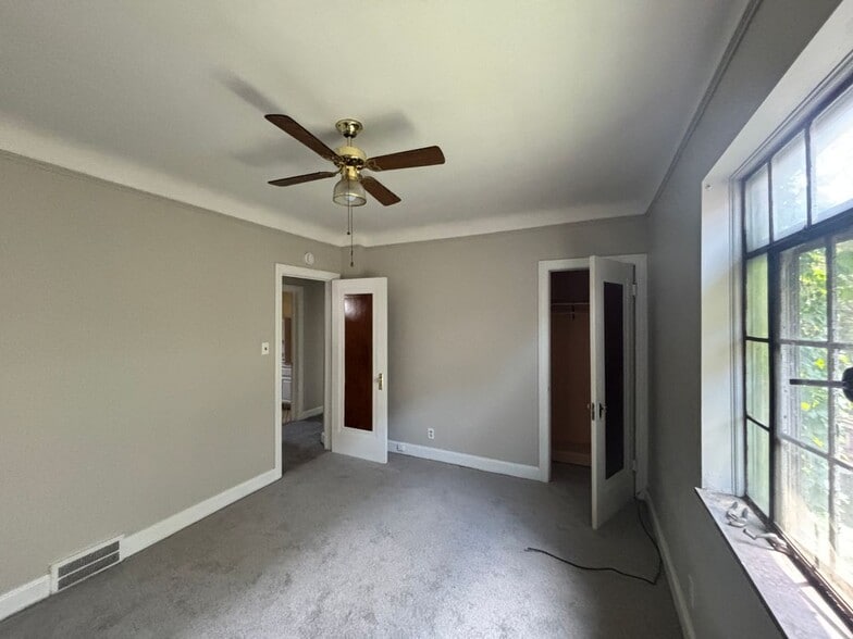 Building Photo - 2943 Leslie St