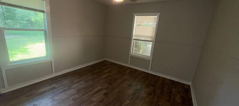 Building Photo - 314 Clubview Dr