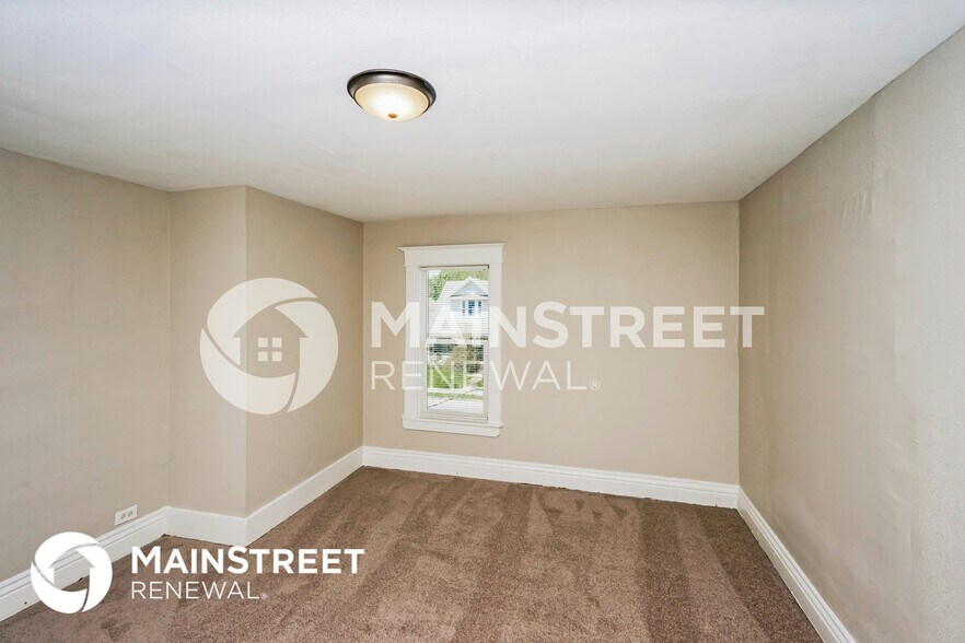 Building Photo - 3630 River Park Dr