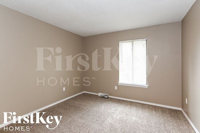 Building Photo - 1617 SE Brome Cir