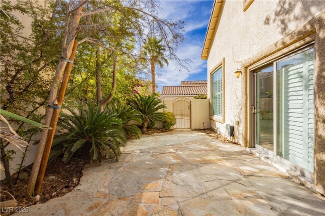 Building Photo - 2345 Cliffwood Dr