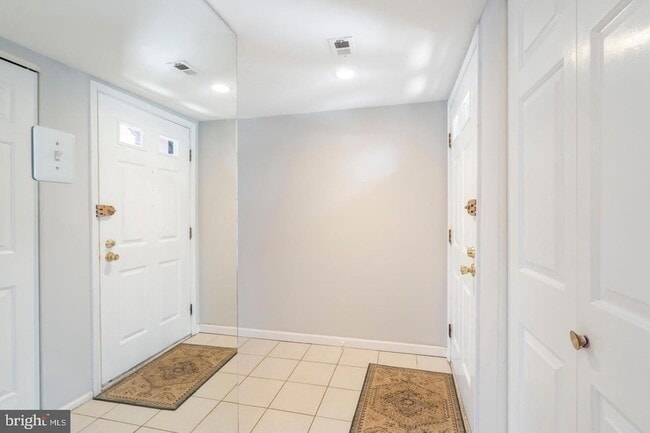 Building Photo - 1004 Worthington Dr