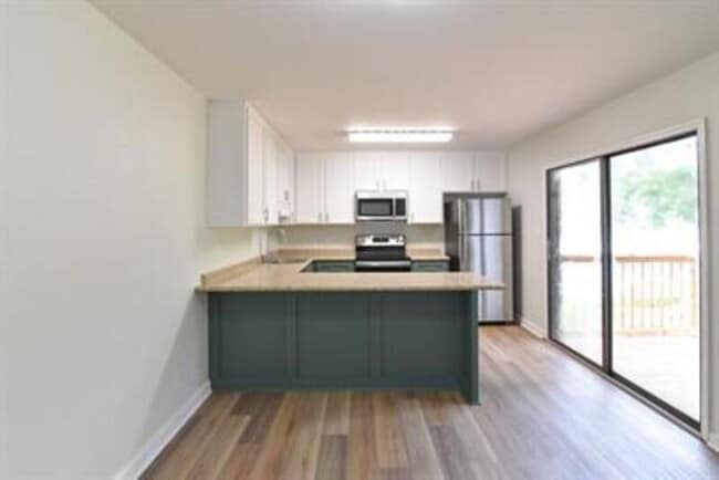 Building Photo - 2156 Claremont Ln