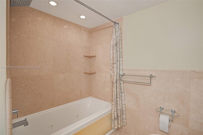 Building Photo - 9800 W Bay Harbor Dr