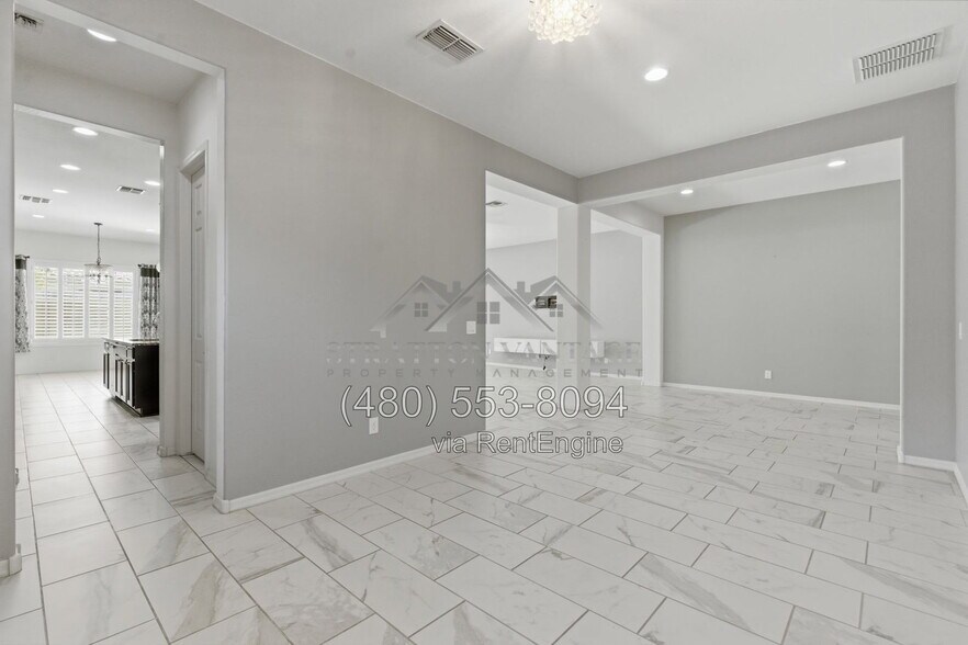 Building Photo - 1083 E Holland Park Dr
