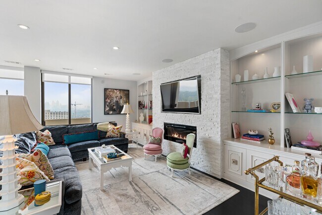 Building Photo - 2575 Peachtree Rd NE