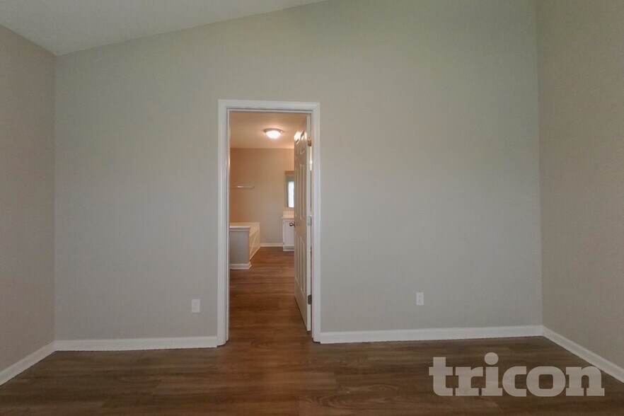 Building Photo - 143 Markham Dr