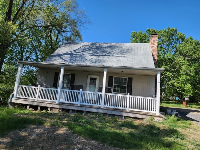 Building Photo - 132 W Seminary Ln