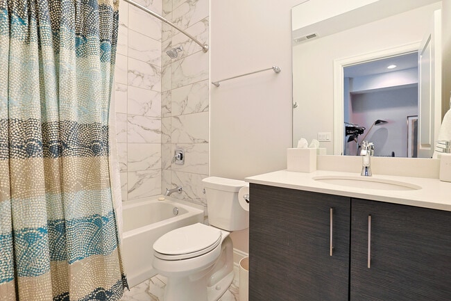 Building Photo - 833 Laurel Ave