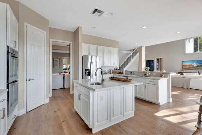 Building Photo - 11615 Paradise Cove Ln