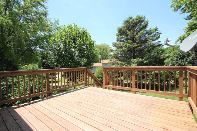 Building Photo - Coming Soon! 3 Bedroom / 2 Bath In Bellevu...
