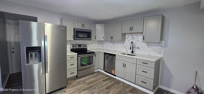 Building Photo - 333 Oak St