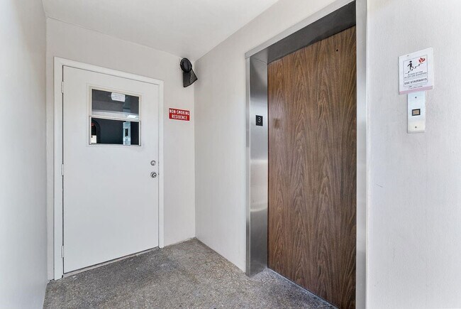 Building Photo - 2301 NE 14th Street Causeway