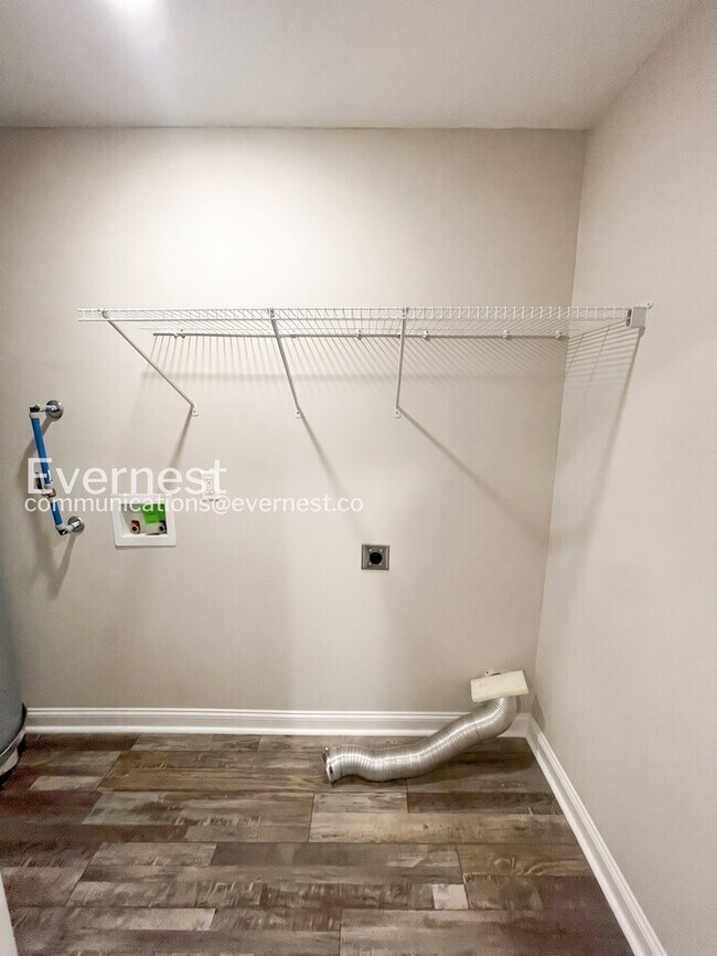 Building Photo - Limited Time Special Offer / 3 Bed/2.5 Bath Home with Garage / Pet-Friendly / Vouchers Accepted /...