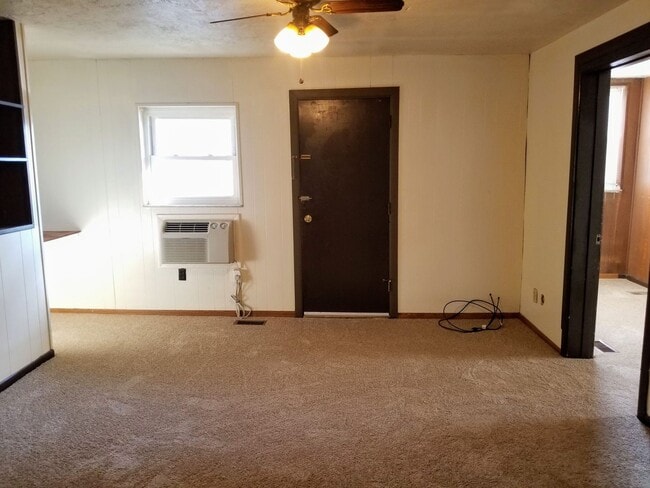Building Photo - Cozy One Bedroom Apartment! Great Oakland ...