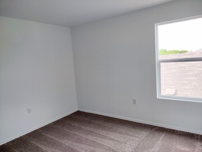 Building Photo - 1214 Janzen Rd