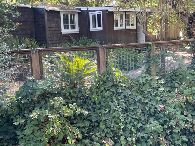 Building Photo - 29 Azalea Ave