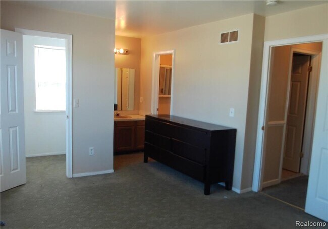 Building Photo - 37085 Brynford Dr