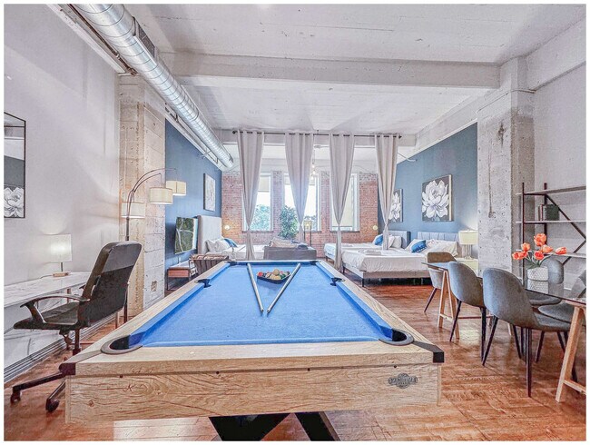 Building Photo - 555 Evergreen St