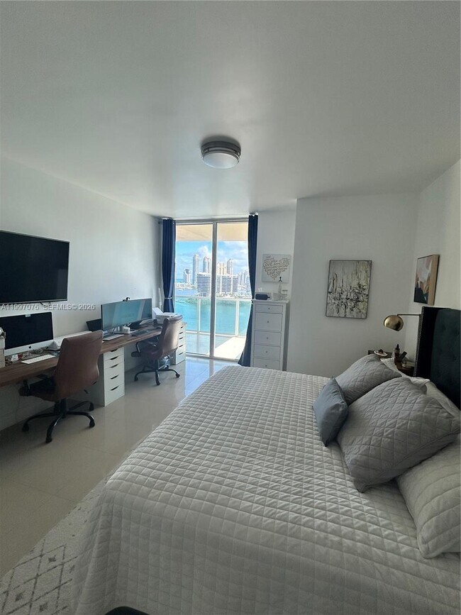 Building Photo - 3330 NE 190th St