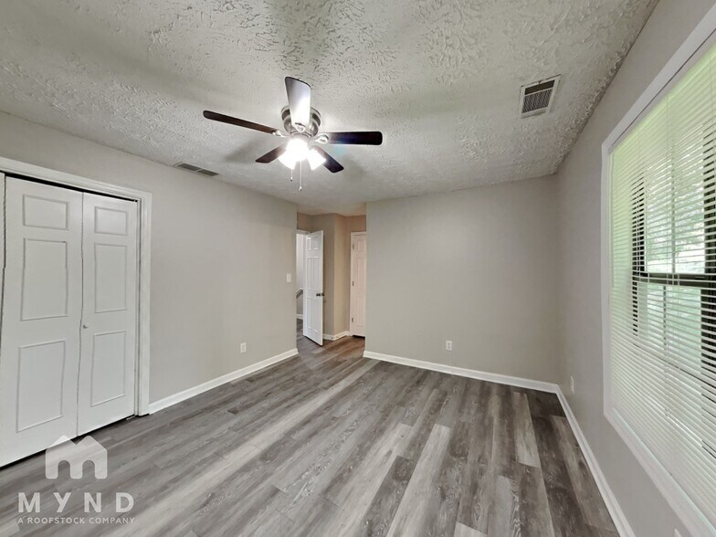 Building Photo - 4395 Coopers Creek Dr SE
