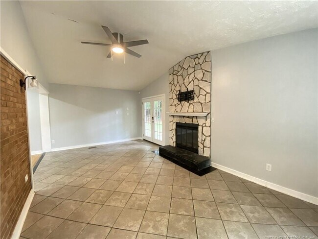 Building Photo - 290 Lemont Dr