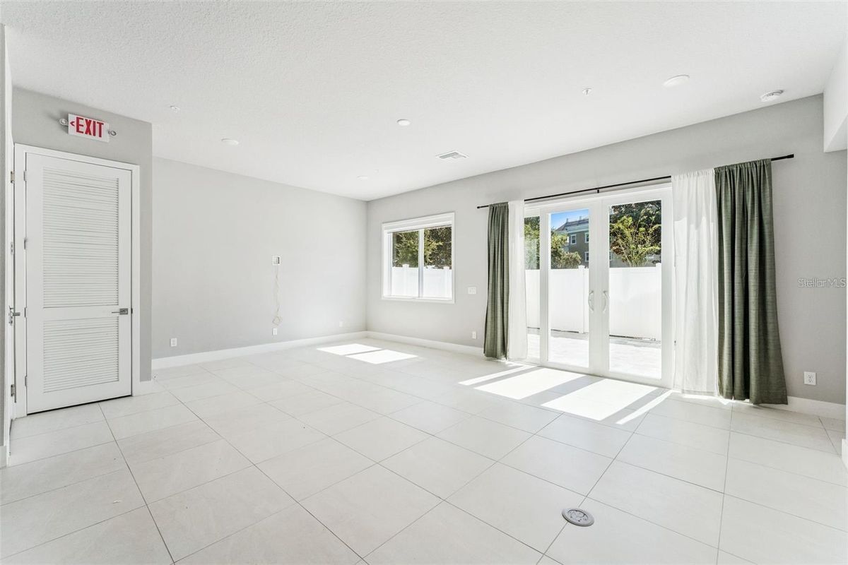 Building Photo - 7760 Sandy Ridge Dr