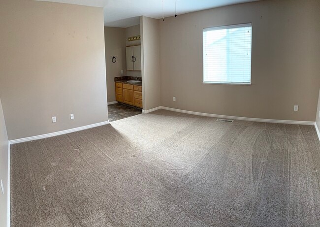 Building Photo - 2437 Brandon Dr