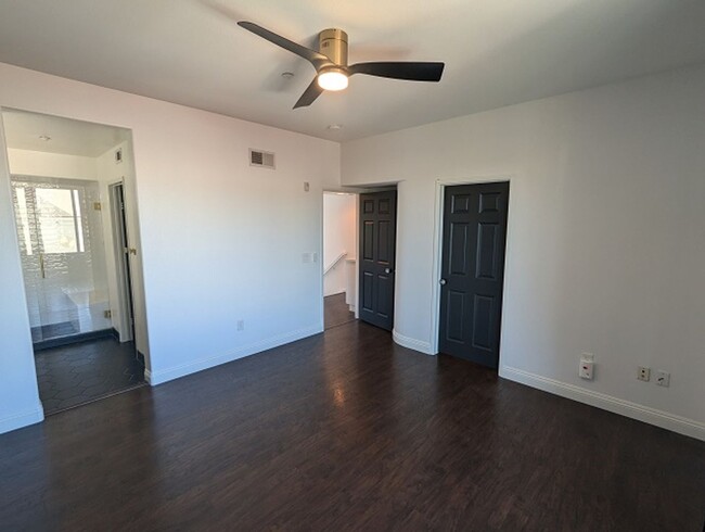 Building Photo - Luxurious 2 bed - 2.5 bath Townhome in Dow...