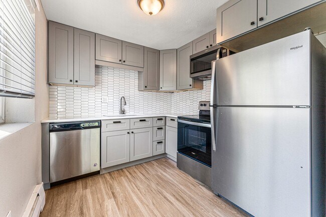 Building Photo - 1302 Milwaukee