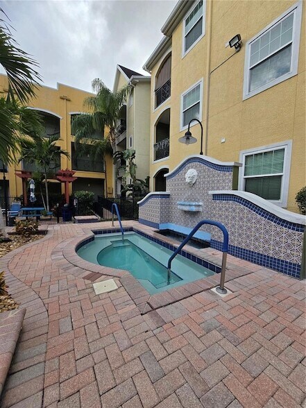 Building Photo - 1910 E Palm Ave