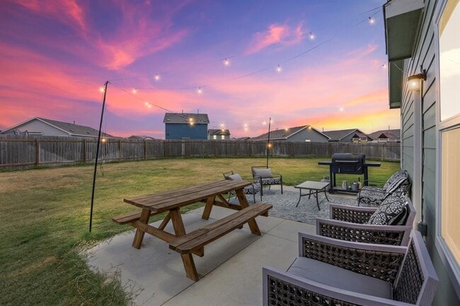 Building Photo - 2402 Sunray Ct