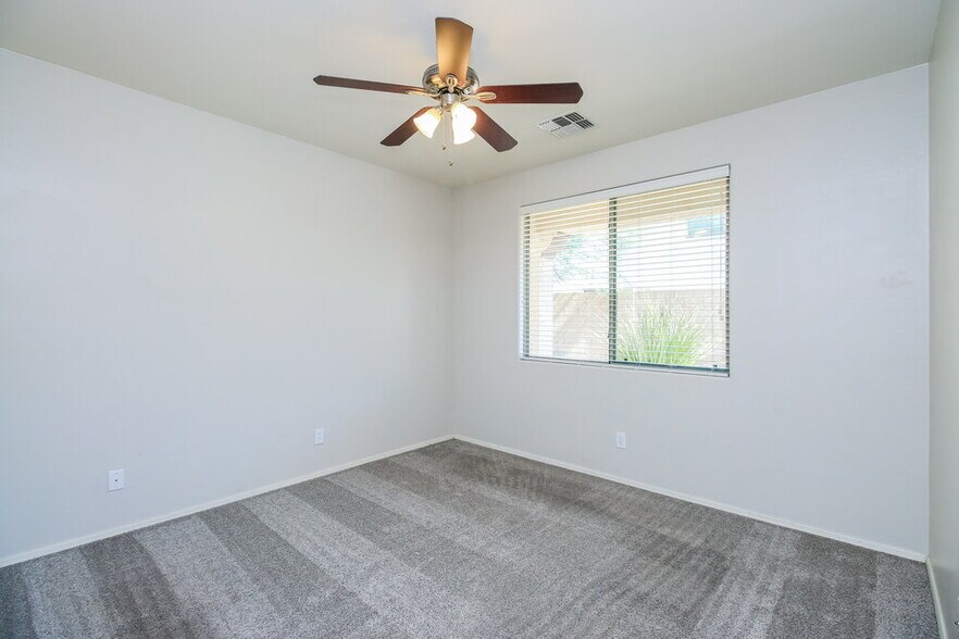 Building Photo - 4126 E Thunderheart Trail