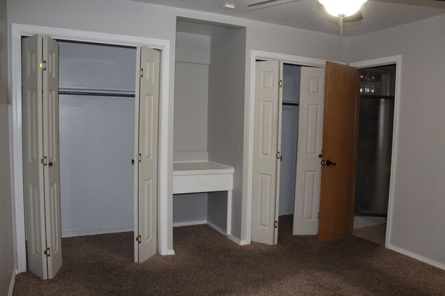 Building Photo - Huge Playroom - Family Room!