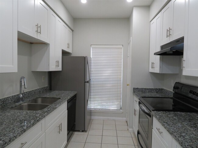 Building Photo - 9707 Richmond Ave.