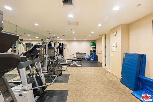 Building Photo - 300 N Swall Dr