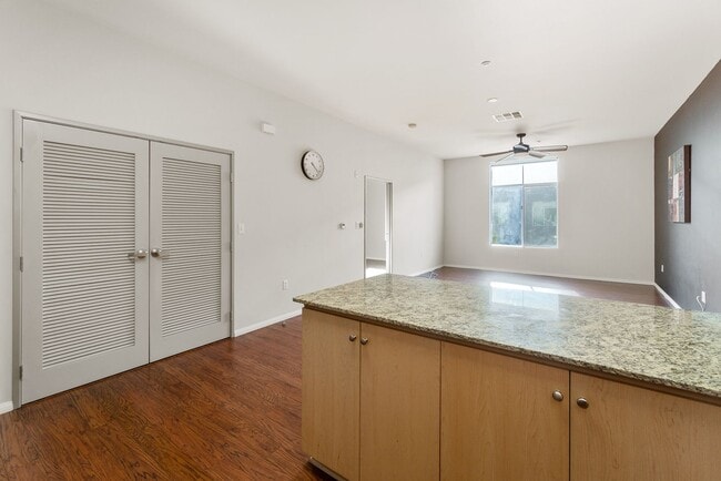 Building Photo - Spacious 2 Bedroom, 2 Bathroom Loft in Historic Downtown Anaheim