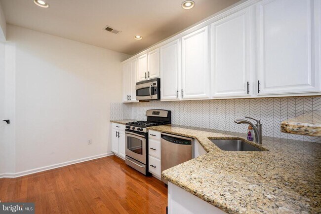 Building Photo - 249 Concord Pl