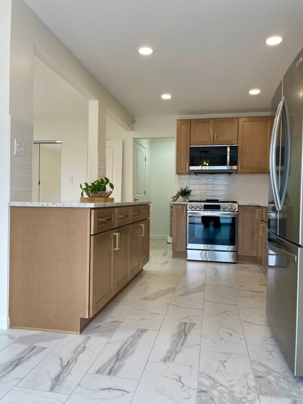 Kitchen (1st Floor) - 16180 Apple Ln