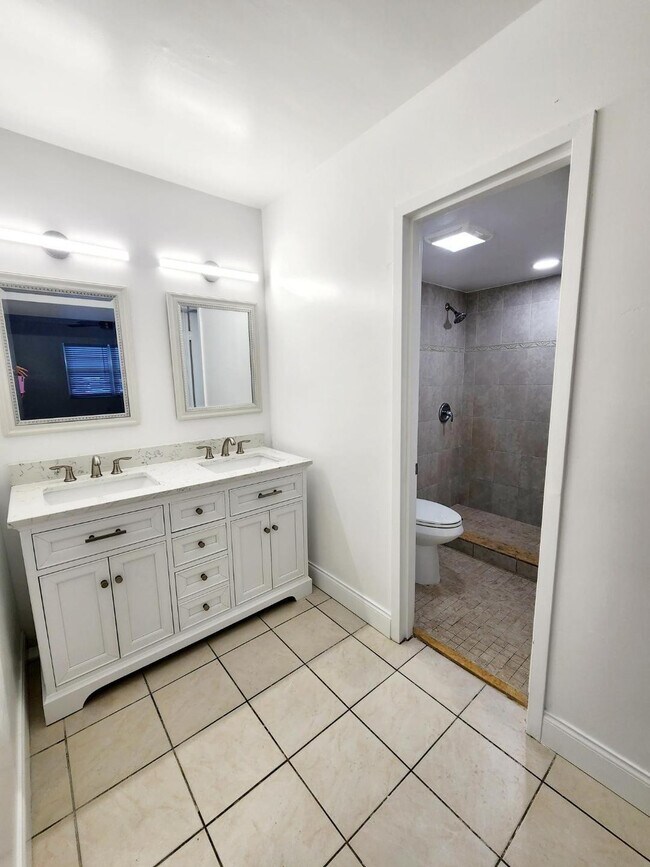 Building Photo - 4384 NW 9th Ave