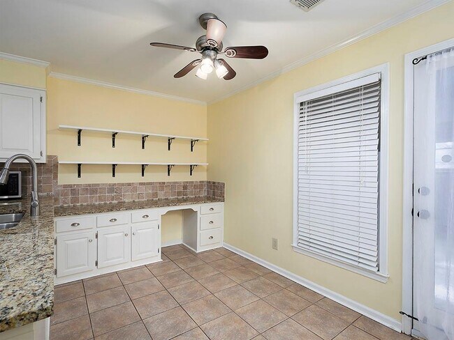 Building Photo - 8950 Carroll Manor Dr