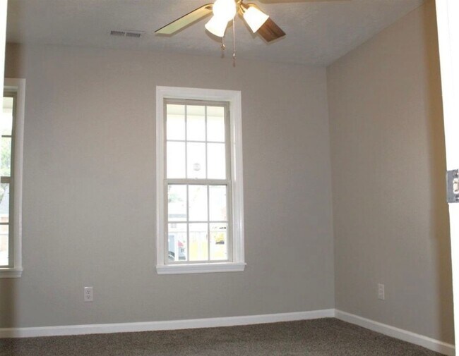 Building Photo - 3837 Meteor Dr