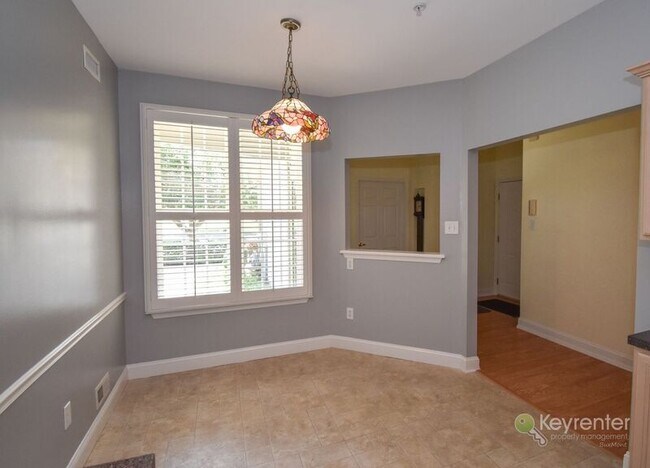Building Photo - 1616 Saratoga Ct