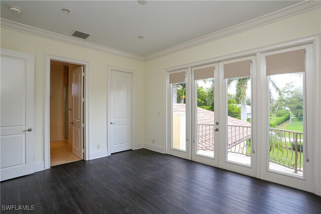 Building Photo - 823 Cassena Rd